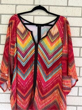 V-Neck Chevron Print Tunic in Red Multicolor